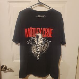 Global Motley Crew large  T-shirt